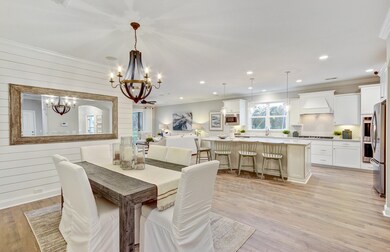 Kitchen & Dining
