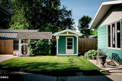 238 15th Ave NE, Jamestown, ND 58401 - photo 4