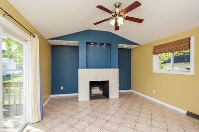 010-Family_Room-2112920-large