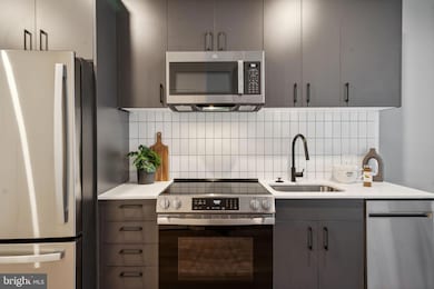 1108 N Front St unit STUDIO, Philadelphia, PA 19123 - photo 3