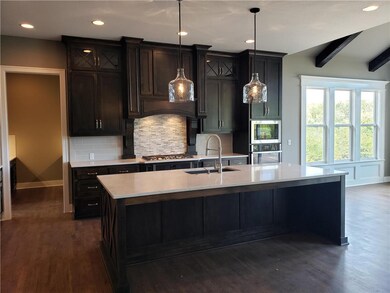 9247 Deer Run St, Lenexa, KS 66220 - photo 6