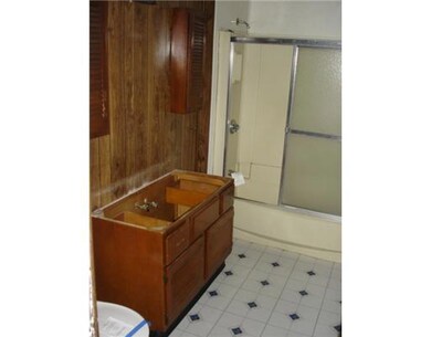 913 Social St, Woonsocket, RI 02895 - photo 4