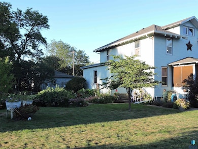 820 E 3rd St, Dell Rapids, SD 57022 - photo 3