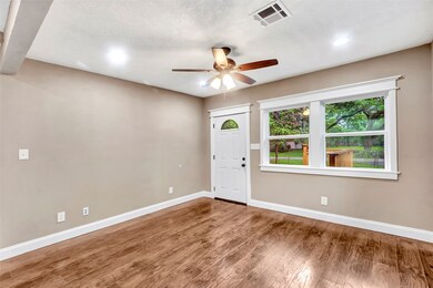 212 W Jordan St, Alvin, TX 77511 - photo 5