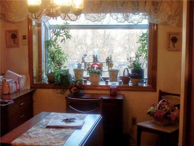 Dining Room. BOX WINDOW IN DINING ROOM OVERLOOKING