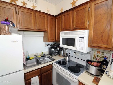 6 - Kitchen