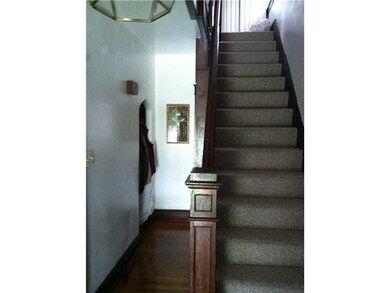 Entry/Foyer.