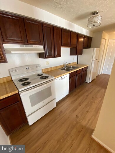 19617 Gunners Branch Rd unit E, Germantown, MD 20876 - photo 4