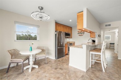 601 Periwinkle Way unit D5, Sanibel, FL 33957 - photo 6