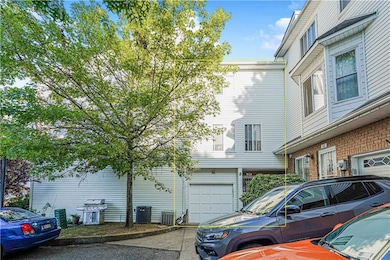 34 Jamie Ln, Staten Island, NY 10312 - photo 3