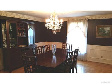 Dining Room. Exquisite molding throughout.