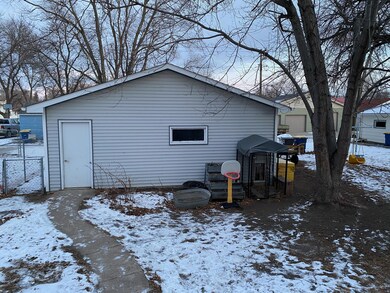 Beckman Garage<|><|>