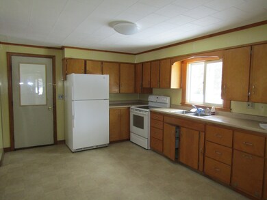 15 New Hampshire St, Millinocket, ME 04462 - photo 3