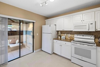 70 Mahoris Dr, Royal Palm Beach, FL 33411 - photo 7