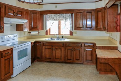 100 Maple St, Greenfield, MA 01301 - photo 4