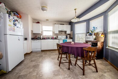 Kitchen 2.jpg