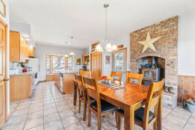 Kitchen & Dining