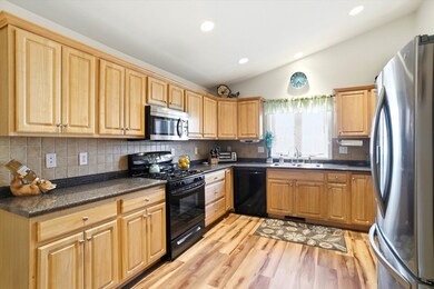 9 Doveton Ln unit B, Hudson, NH 03051 - photo 7