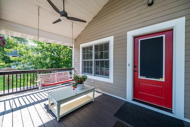 21-web-or-mls-1112-w-broadway