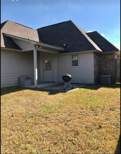 421 Crossover Dr, Pineville, LA 71360 - photo 2