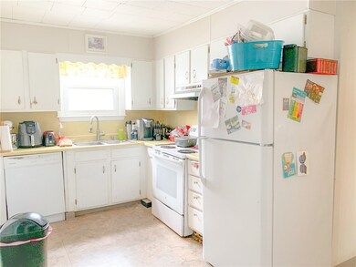 941 Mendon Rd, Woonsocket, RI 02895 - photo 6