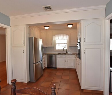 8 Ogden Ln, Manalapan, NJ 07726 - photo 5