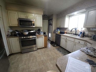 3327 4th St, Lewiston, ID 83501 - photo 7