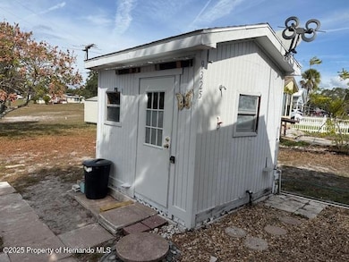 9325 Grizzly Bear Ln, Weeki Wachee, FL 34613 - photo 4