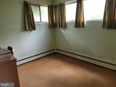 35 Upland Rd, Levittown, PA 19056 - photo 7