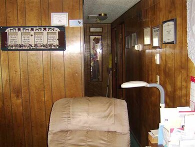 111 N Hickory Ct, Portland, IN 47371 - photo 7