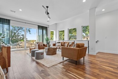 2712 Oak Springs Dr unit A, Austin, TX 78702 - photo 4