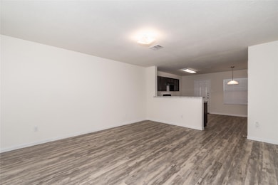 10915 Myrtle Oak St, Houston, TX 77016 - photo 5