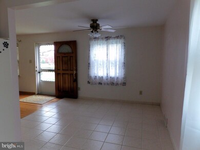623 Glencroft Cir, Folcroft, PA 19032 - photo 5