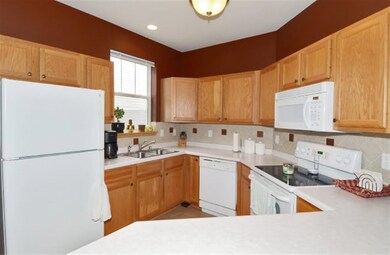 2783 Crinkle Root Dr unit 503, Fitchburg, WI 53711 - photo 6