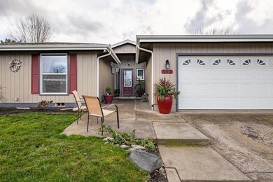 544 Kings Ct, Central Point, OR 97502 - photo 2