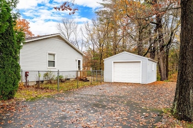 331 Grand Valley Rd, Springfield, MA 01128 - photo 5