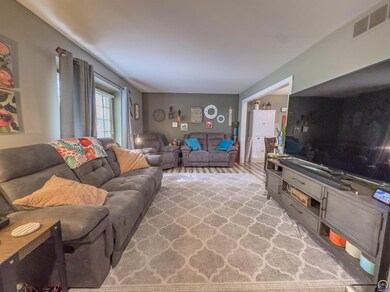 3214 SW MacVicar Ct, Topeka, KS 66611 - photo 6