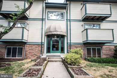 19629 Gunners Branch Rd, Germantown, MD 20876 - photo 2