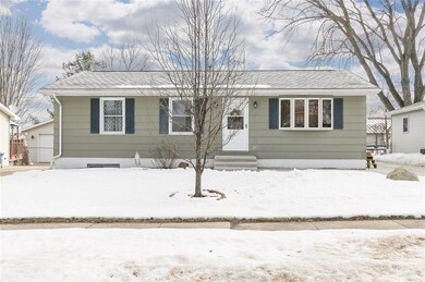 1155 Valley Park St, Marion, IA 52302 - photo 2