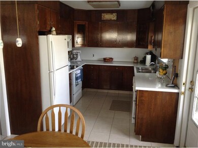 17 Azalea Ln, Levittown, PA 19055 - photo 6