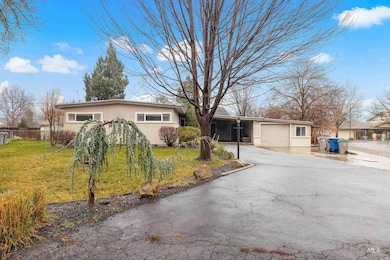 562 S Victoria Dr, Boise, ID 83705 - photo 2