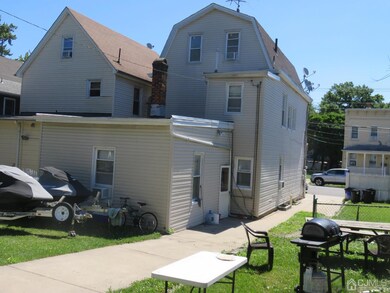 583 Johnstone St, Perth Amboy, NJ 08861 - photo 3