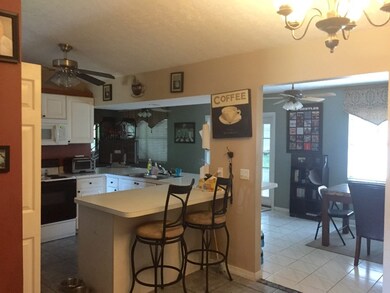 KITCHEN / FAMILY ROOM