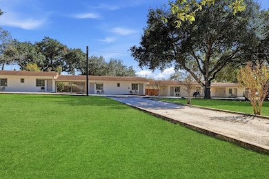 1016 North Ave E, Shiner, TX 77984 - photo 5