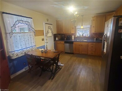 1827 Balsam St, Asheboro, NC 27205 - photo 2