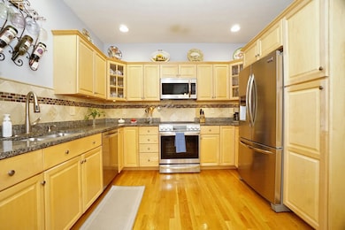 10 Concord Coach Ln, Litchfield, NH 03052 - photo 7