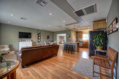 003_Family-Kitchen