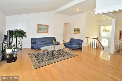 9422 Hermitage Dr, Fairfax, VA 22032 - photo 3