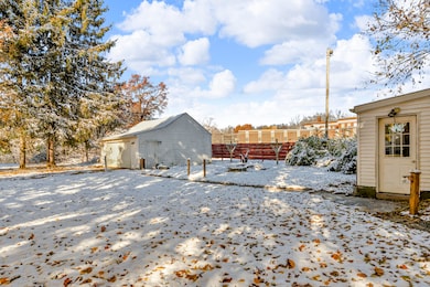 902 Fleming Ave Jackson MI - 12