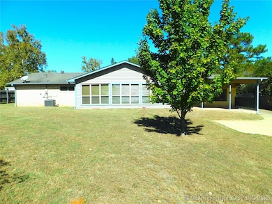 2416 Madison St, Hugo, OK 74743 - photo 5